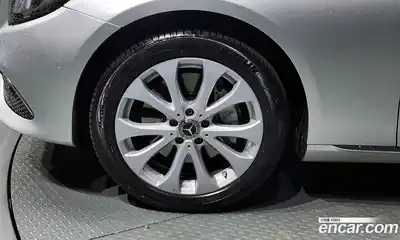 Mercedes-Benz E-Class 2018 2.0 Автомат в Москве № 160960, миниатюра 4