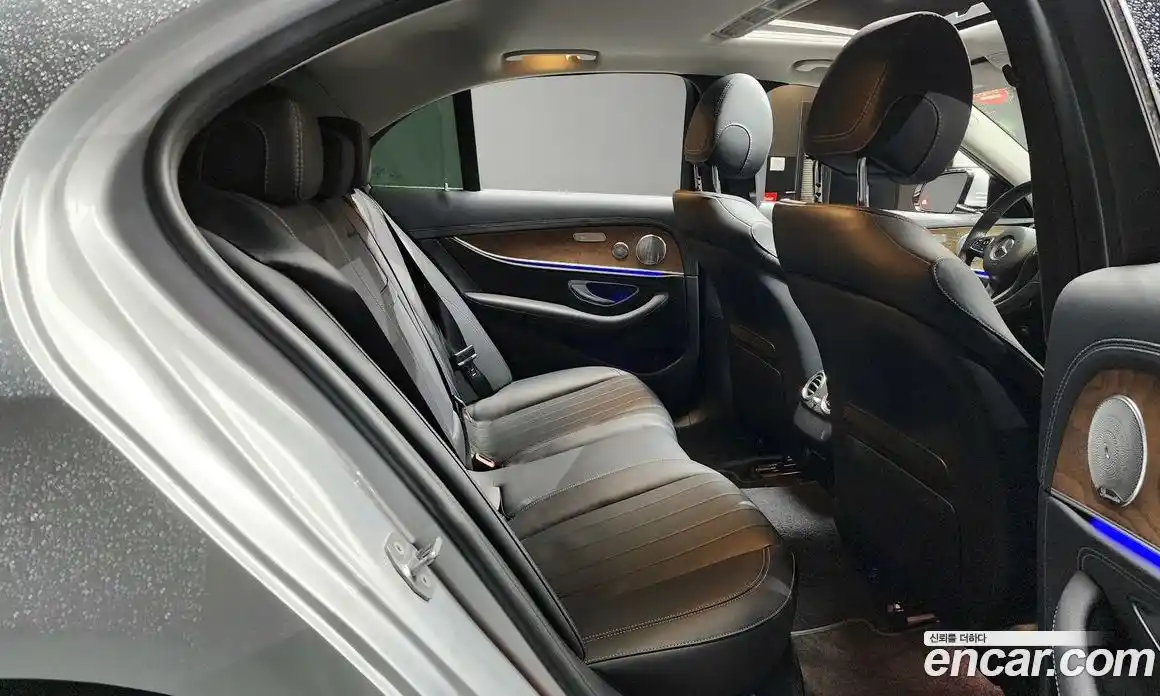 Mercedes-Benz E-Class 2018 2.0 Автомат в Москве № 160960, фото 9