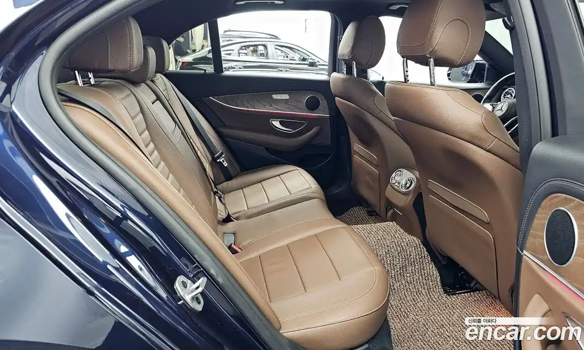 Mercedes-Benz E-Class 2021 2.0 Автомат в Москве № 161645, фото 3