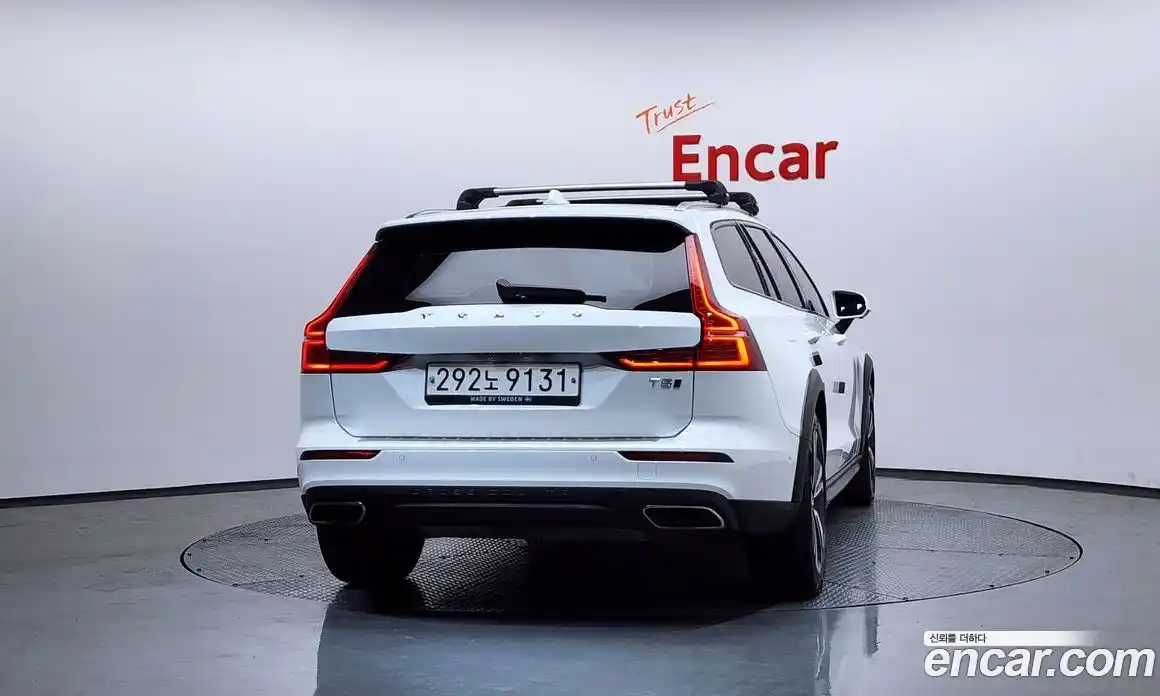 Volvo V60 2020 2.0 Автомат в Москве № 164448, фото 1