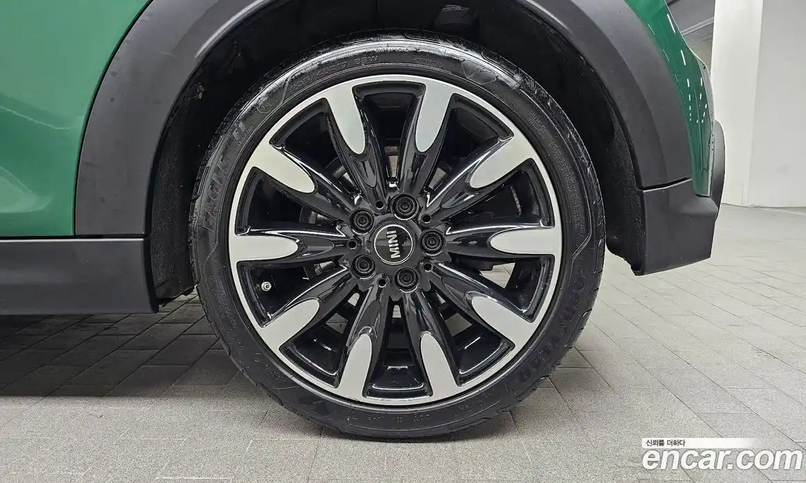 Mini Cooper 2023 2.0 Автомат в Москве № 167064, фото 17