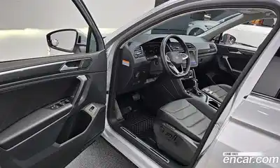 Volkswagen Tiguan 2022 2.0 Автомат в Москве № 168487, миниатюра 2