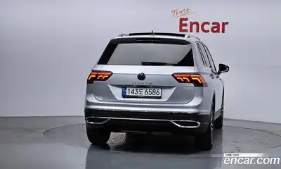 Volkswagen Tiguan 2022 2.0 Автомат в Москве № 168487, миниатюра 3