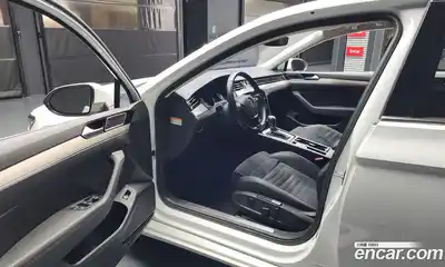 Volkswagen Passat 2018 2.0 Автомат в Москве № 168937, миниатюра 4