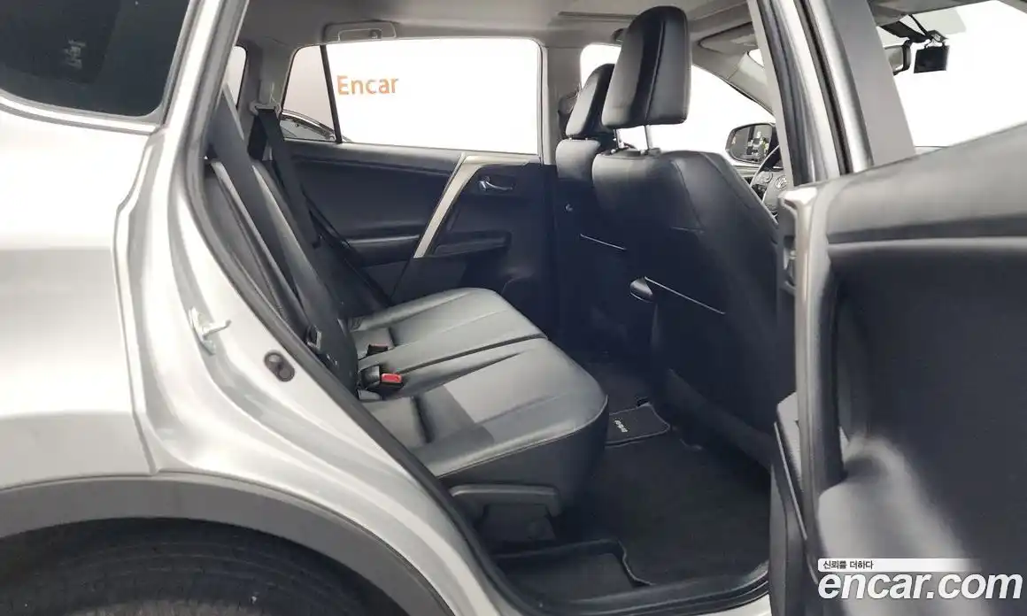 Toyota RAV4 2013 2.5 Автомат в Москве № 170208, фото 15