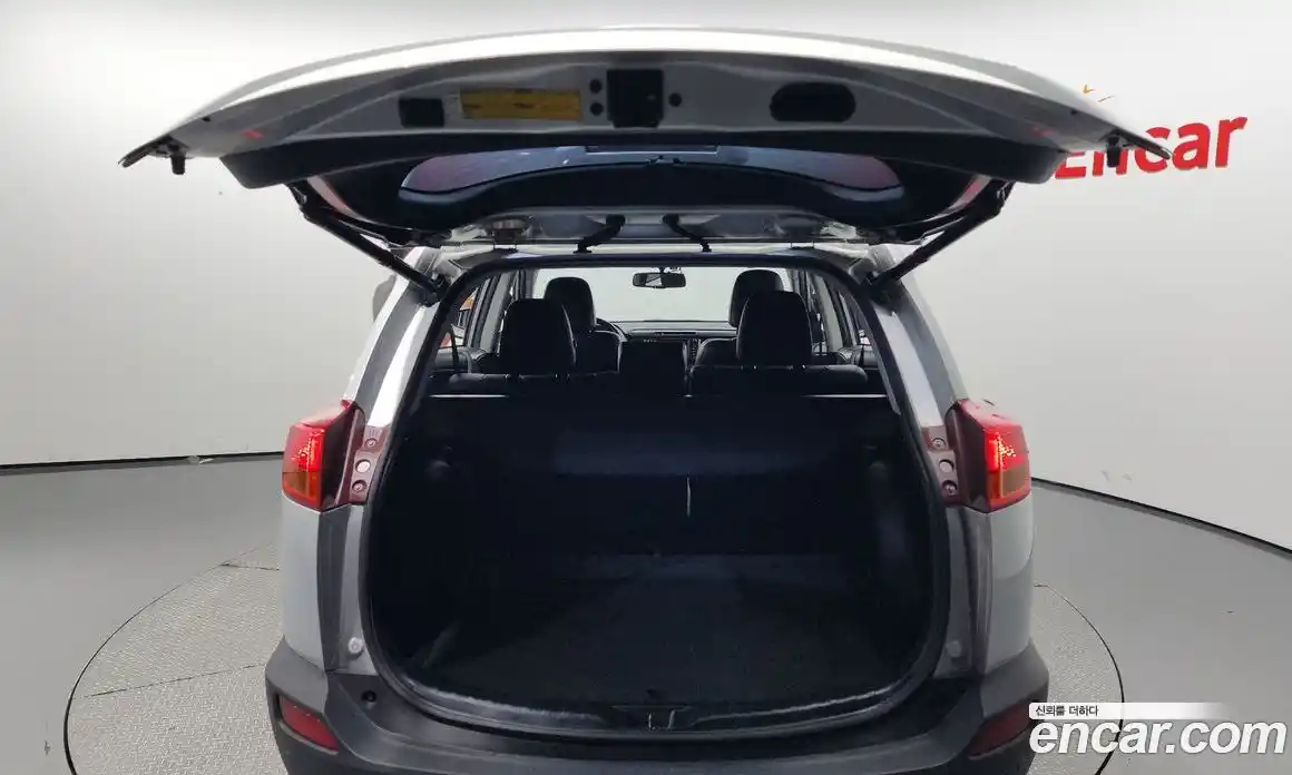 Toyota RAV4 2013 2.5 Автомат в Москве № 170208, фото 18