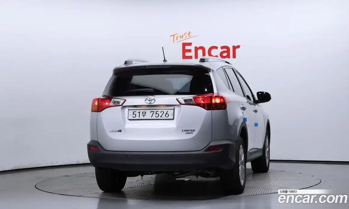 Toyota RAV4 2013 2.5 Автомат в Москве № 170208, фото 8