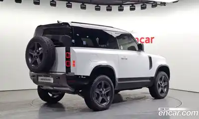 Land Rover Defender, 2025