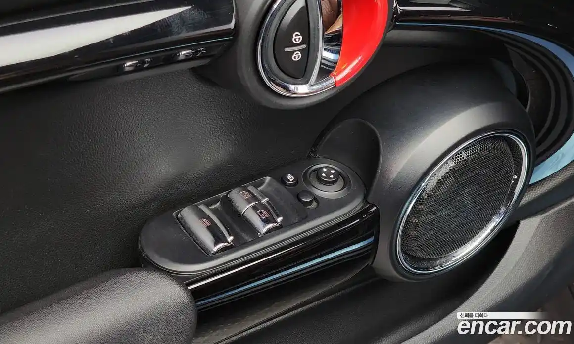 Mini Cooper Convertible 2016 2.0 Автомат в Москве № 198093, фото 15