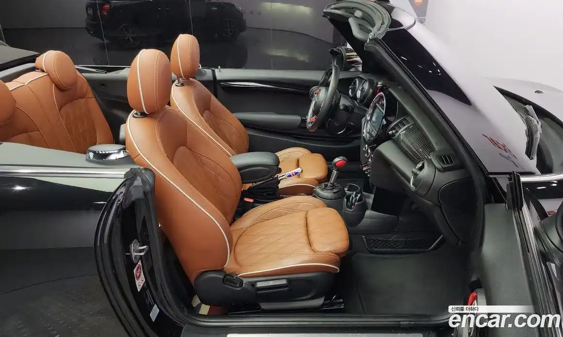 Mini Cooper Convertible 2016 2.0 Автомат в Москве № 198093, фото 3