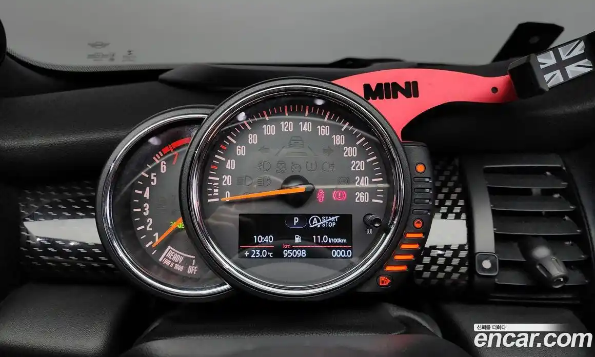 Mini Cooper Convertible 2016 2.0 Автомат в Москве № 198093, фото 7