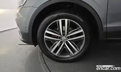 Volkswagen Tiguan 2020 2.0 Автомат в Москве № 199146, миниатюра 4