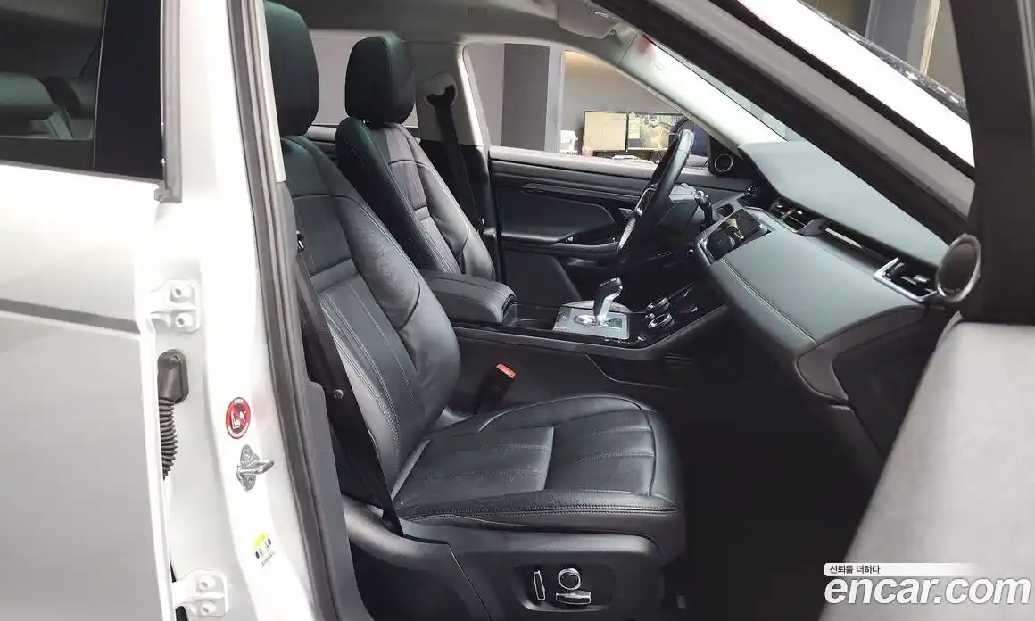 Land Rover Range-Rover Evoque 2021 2.0 Автомат в Москве № 213419, фото 9