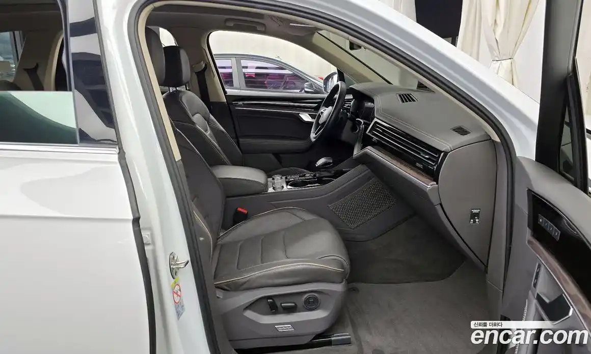 Volkswagen Touareg 2021 3.0 Автомат в Москве № 215223, фото 10