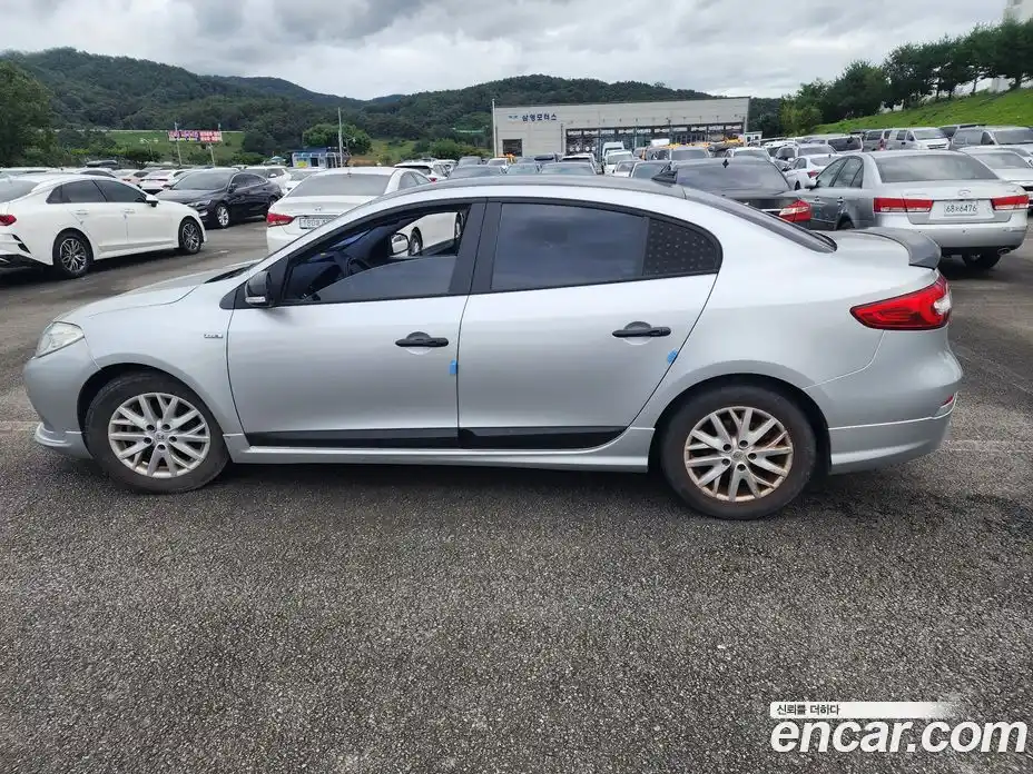 Renault SM3 2015 1.6 Автомат в Москве № 227482, фото 14