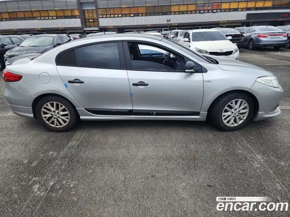 Renault SM3 2015 1.6 Автомат в Москве № 227482, фото 9