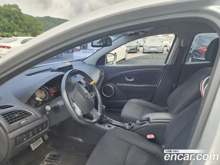 Renault SM3 2015 1.6 Автомат в Москве № 227482, фото 10