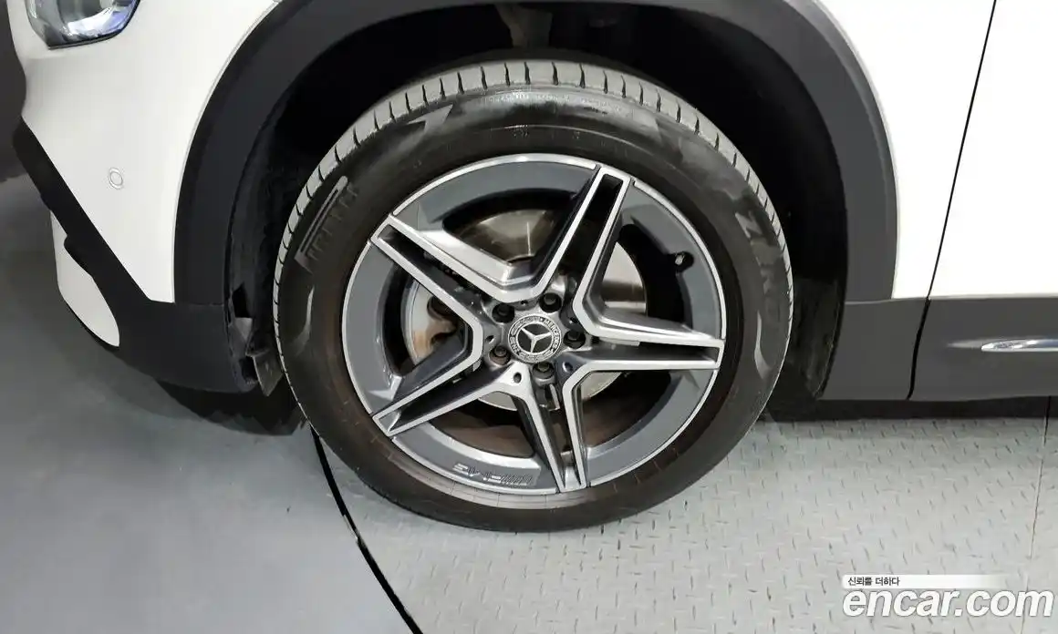 Mercedes-Benz GLB-Class 2023 2.0 Автомат в Москве № 229577, фото 15