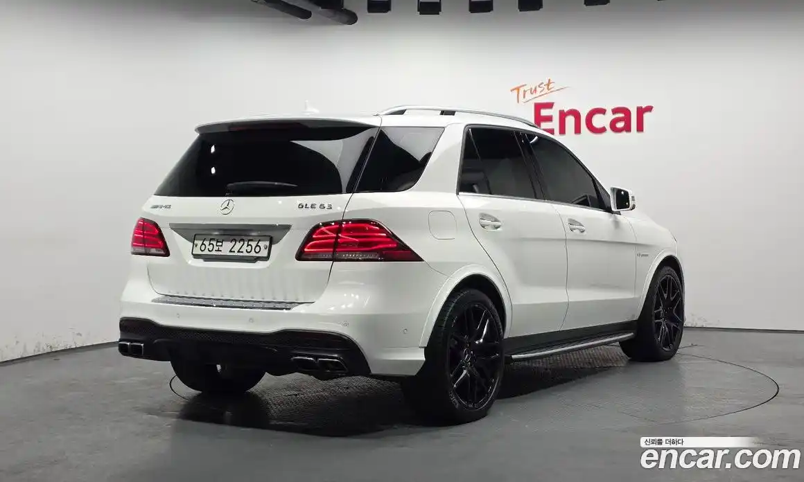 Mercedes-Benz GLE-Class 2016 5.5 Автомат в Москве № 229628, фото 16