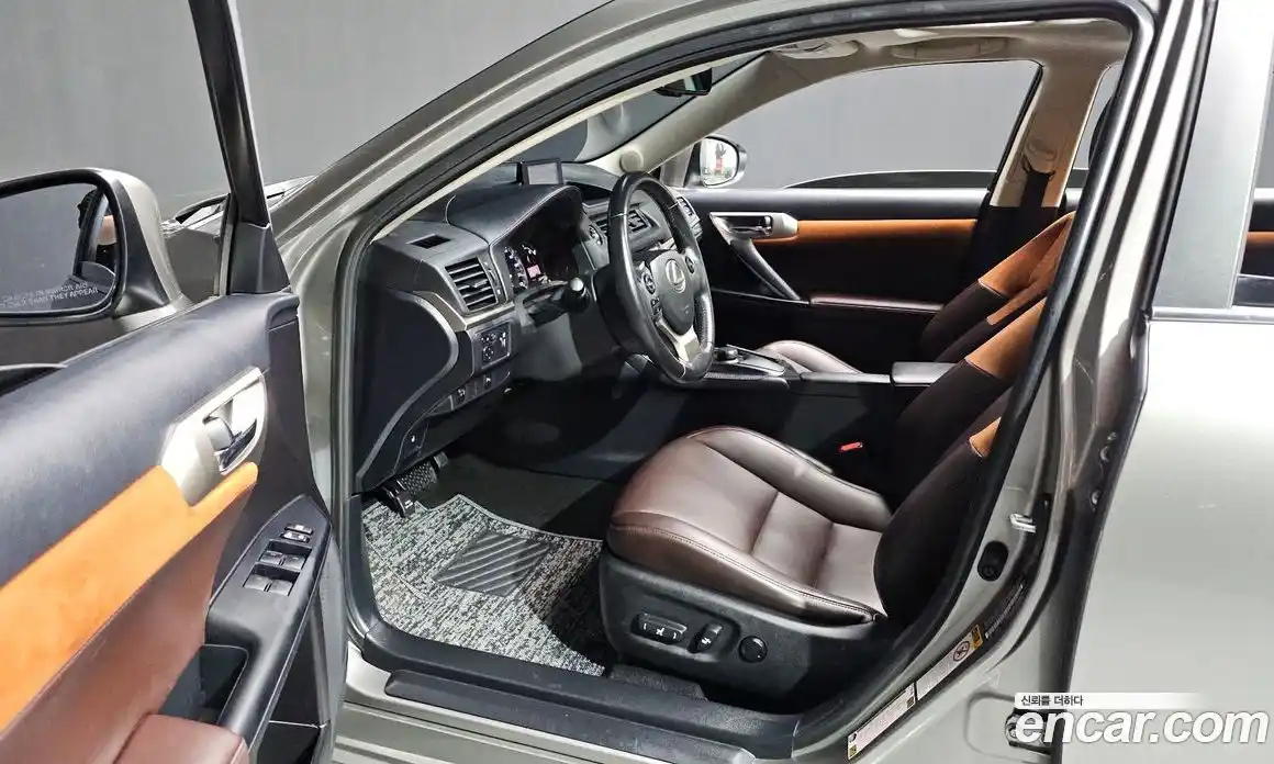 Lexus CT200h 2018 1.8 Автомат в Москве № 272413, фото 15