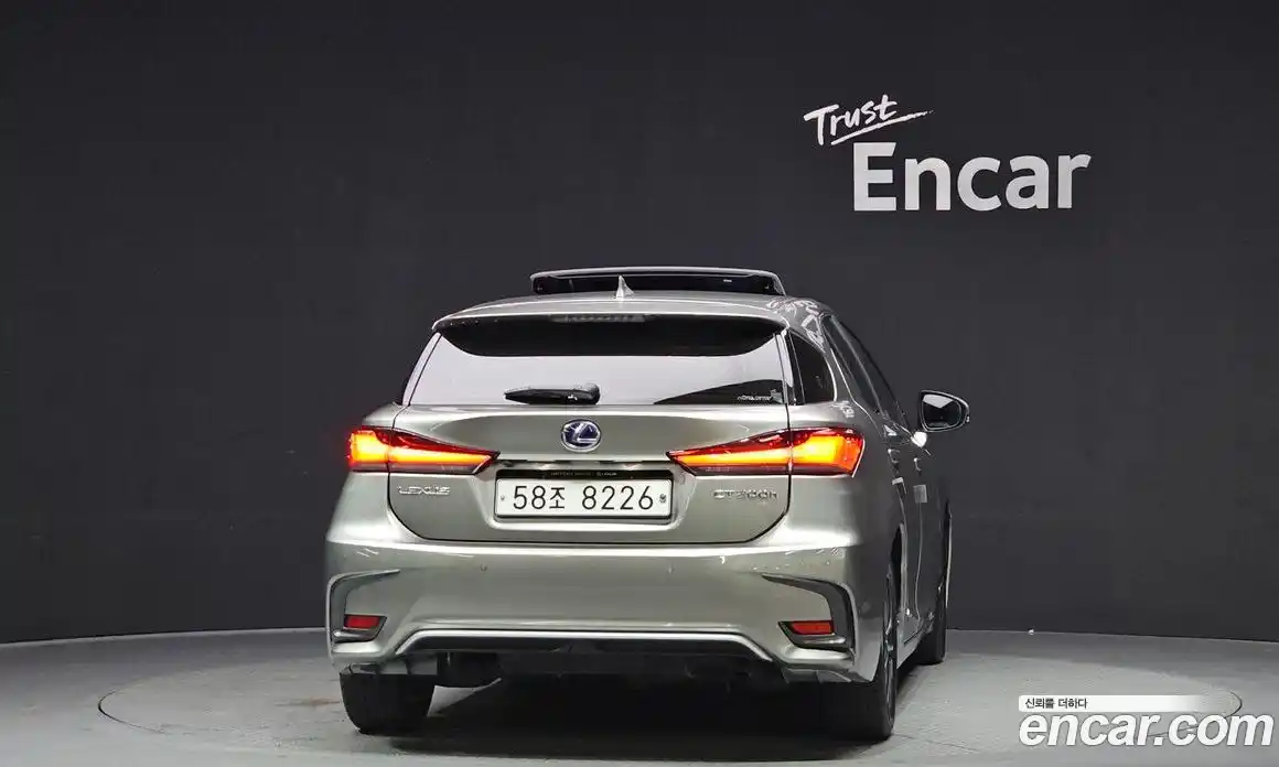 Lexus CT200h 2018 1.8 Автомат в Москве № 272413, фото 6