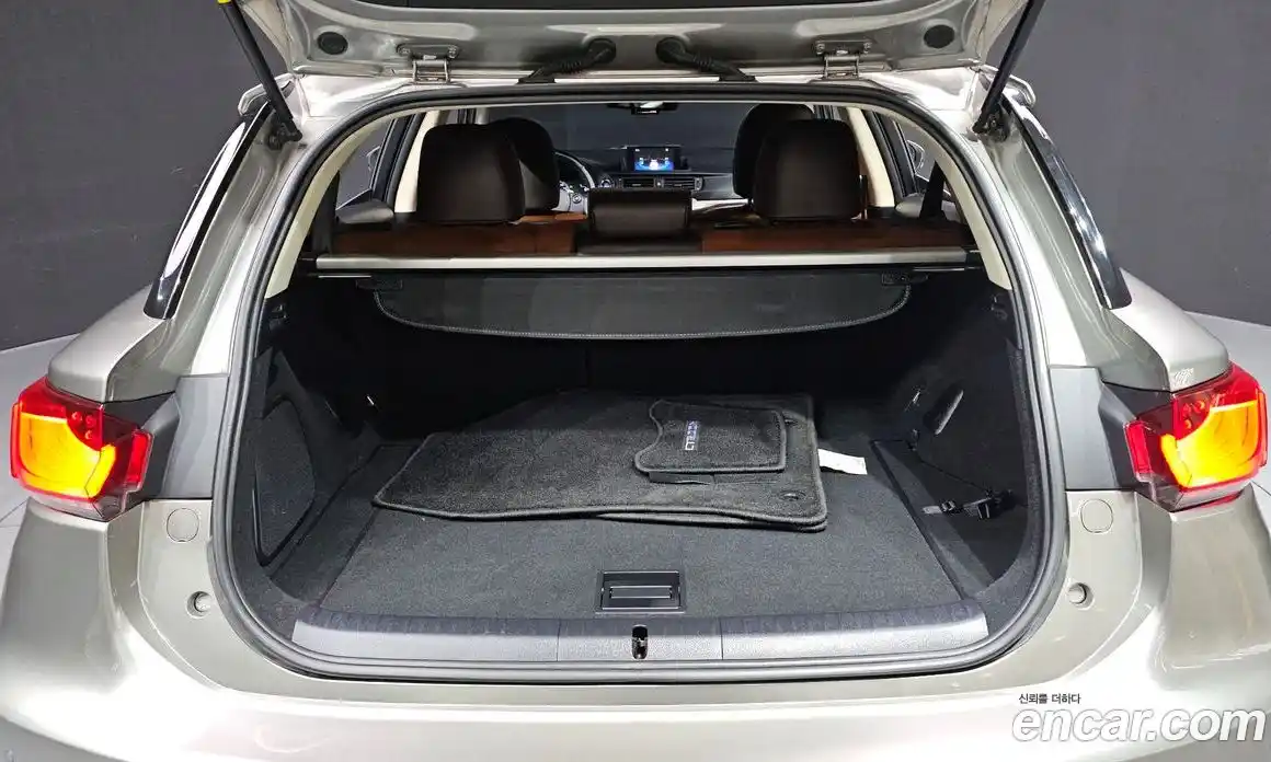 Lexus CT200h 2018 1.8 Автомат в Москве № 272413, фото 8