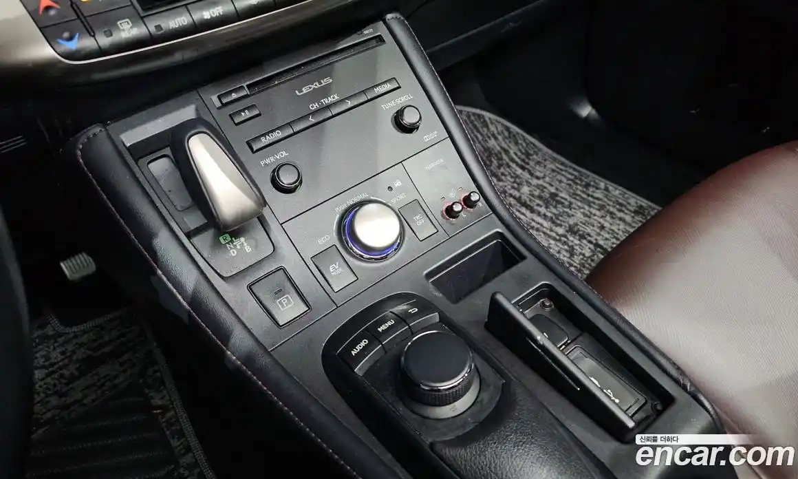 Lexus CT200h 2018 1.8 Автомат в Москве № 272413, фото 9