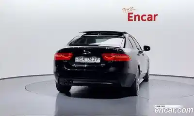 Jaguar XE, 2016