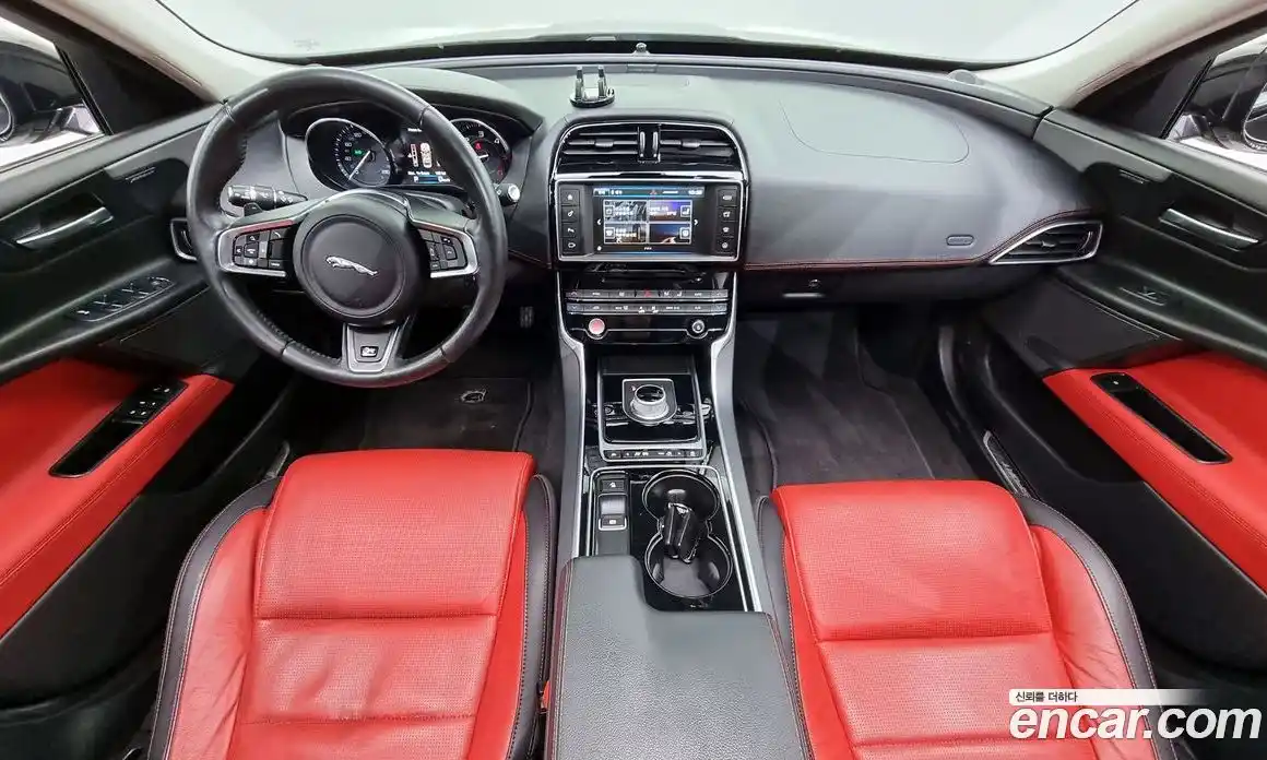 Jaguar XE 2016 2.0 Автомат в Москве № 331527, фото 11