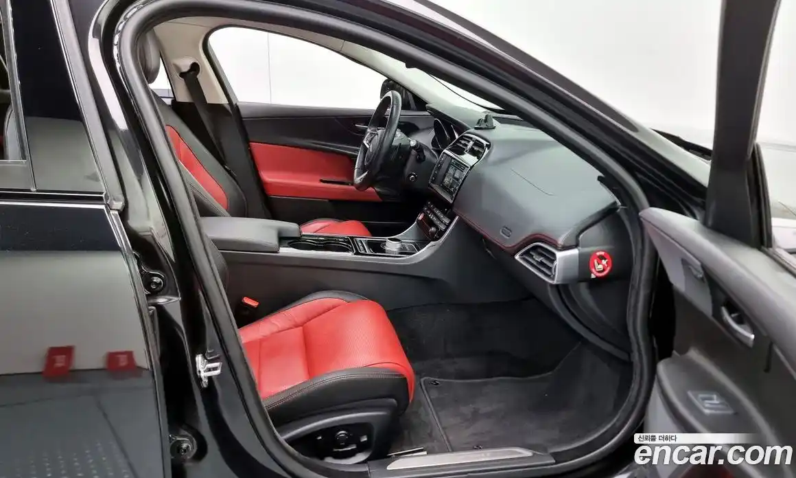 Jaguar XE 2016 2.0 Автомат в Москве № 331527, фото 12