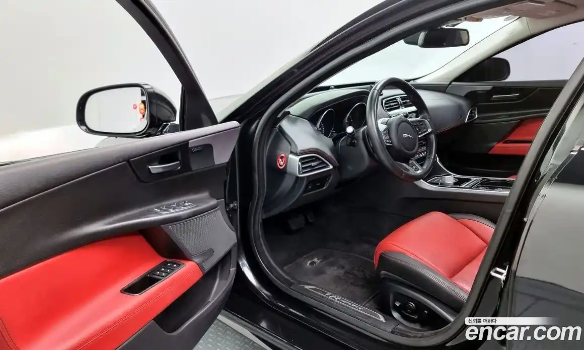 Jaguar XE 2016 2.0 Автомат в Москве № 331527, фото 14