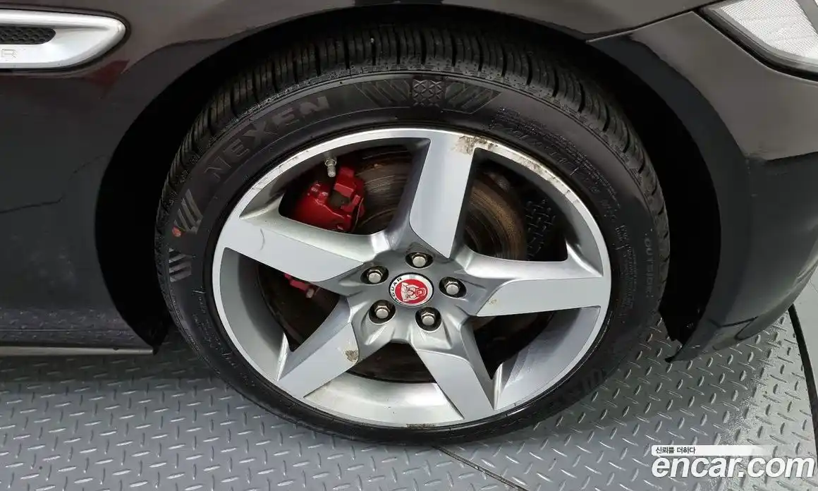 Jaguar XE 2016 2.0 Автомат в Москве № 331527, фото 9