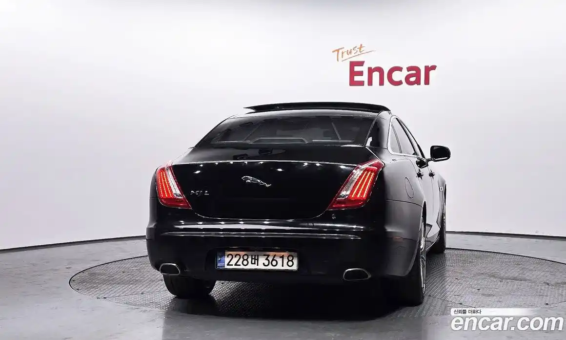 Jaguar XJ 2011 5.0 Автомат в Москве № 335828, фото 6