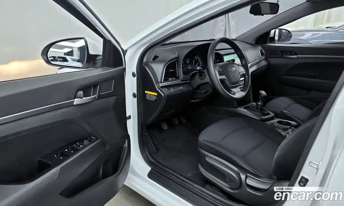 Hyundai Avante 2017 1.6 Механическая в Москве № 8053, фото 11