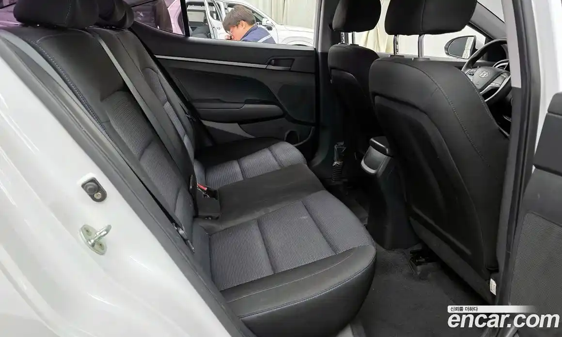 Hyundai Avante 2017 1.6 Механическая в Москве № 8053, фото 18