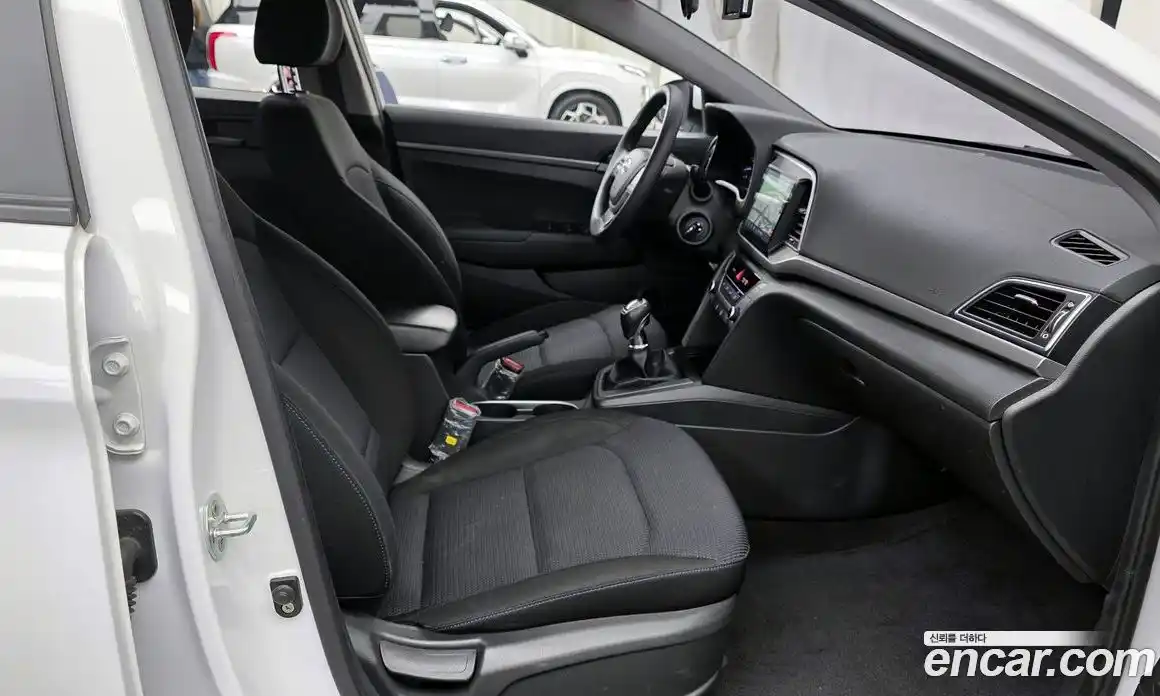 Hyundai Avante 2017 1.6 Механическая в Москве № 8053, фото 20