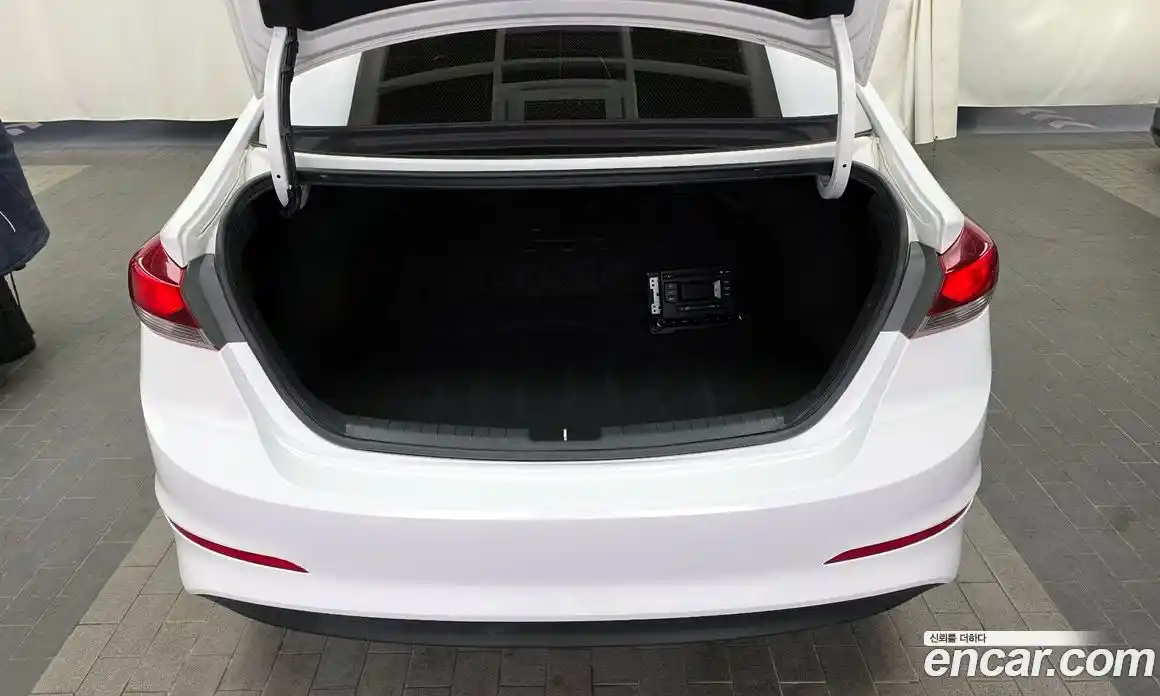 Hyundai Avante 2017 1.6 Механическая в Москве № 8053, фото 7