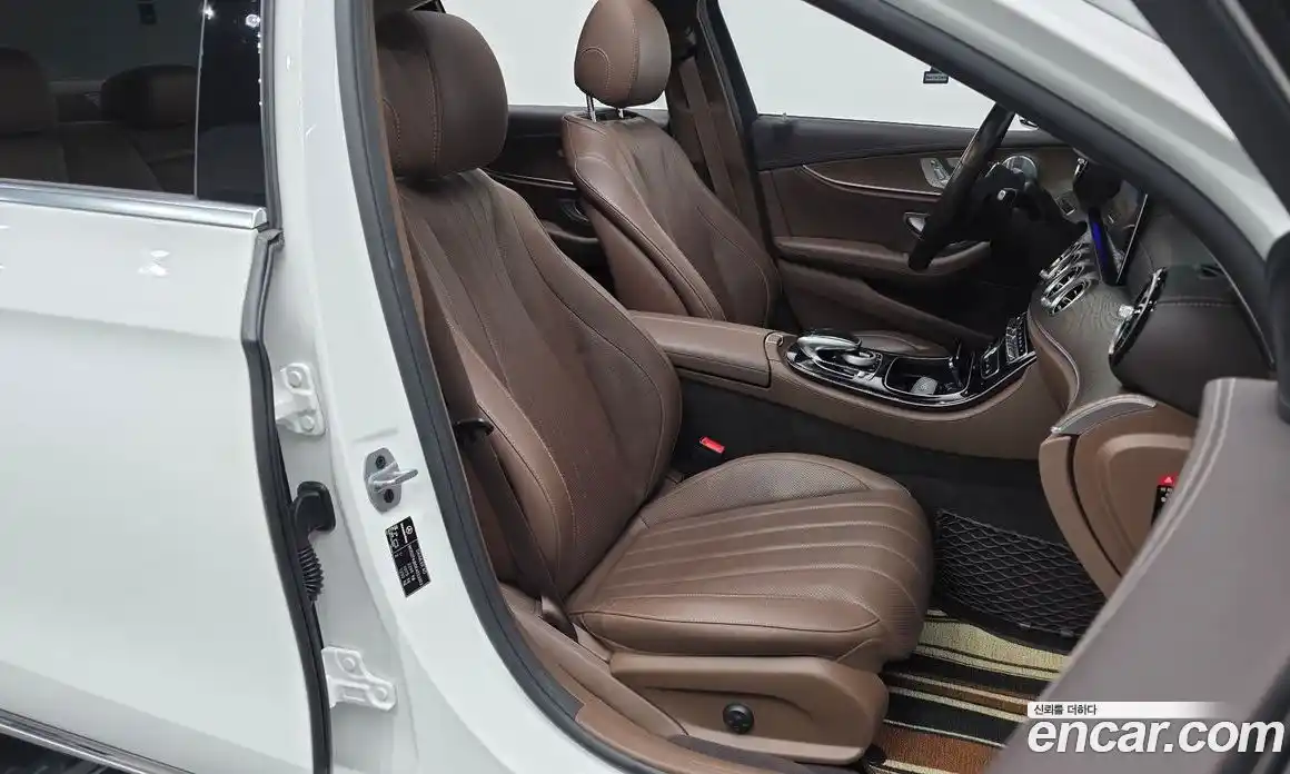 Mercedes-Benz E-Class 2019 2.0 Автомат в Москве № 147806, фото 12