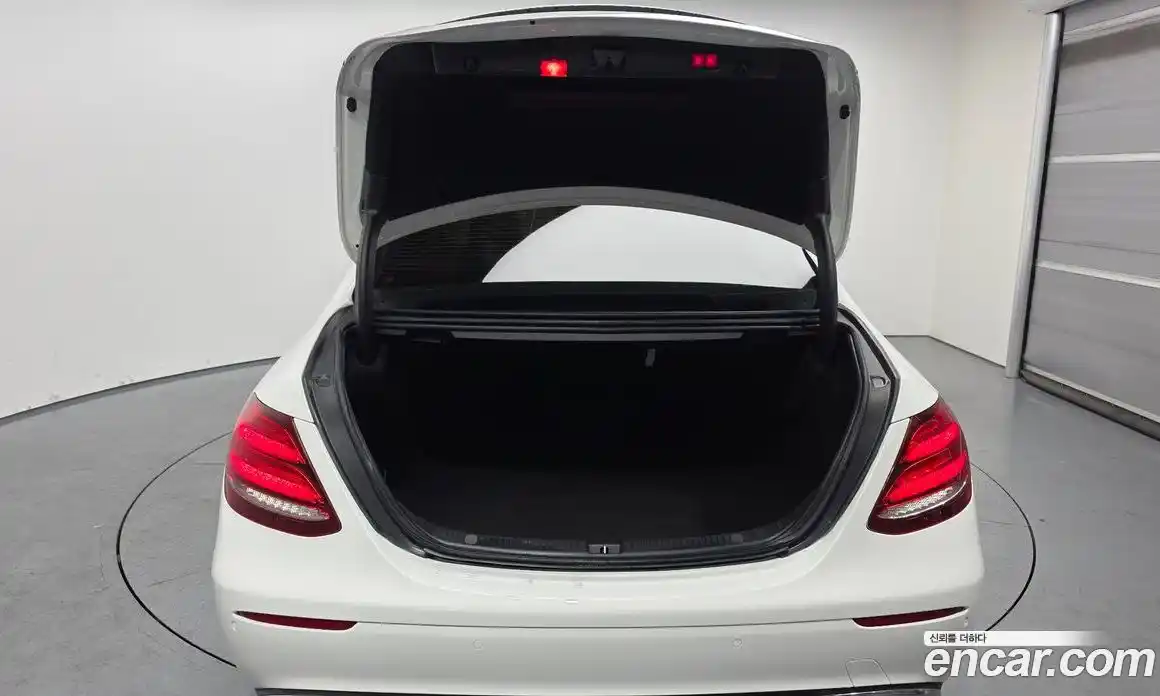 Mercedes-Benz E-Class 2019 2.0 Автомат в Москве № 147806, фото 16