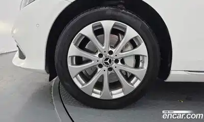 Mercedes-Benz E-Class 2019 2.0 Автомат в Москве № 147806, миниатюра 2