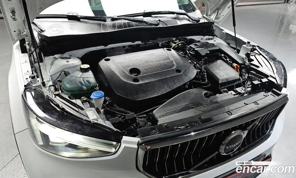 Volvo XC40 2024 2.0 Автомат в Москве № 164166, фото 1