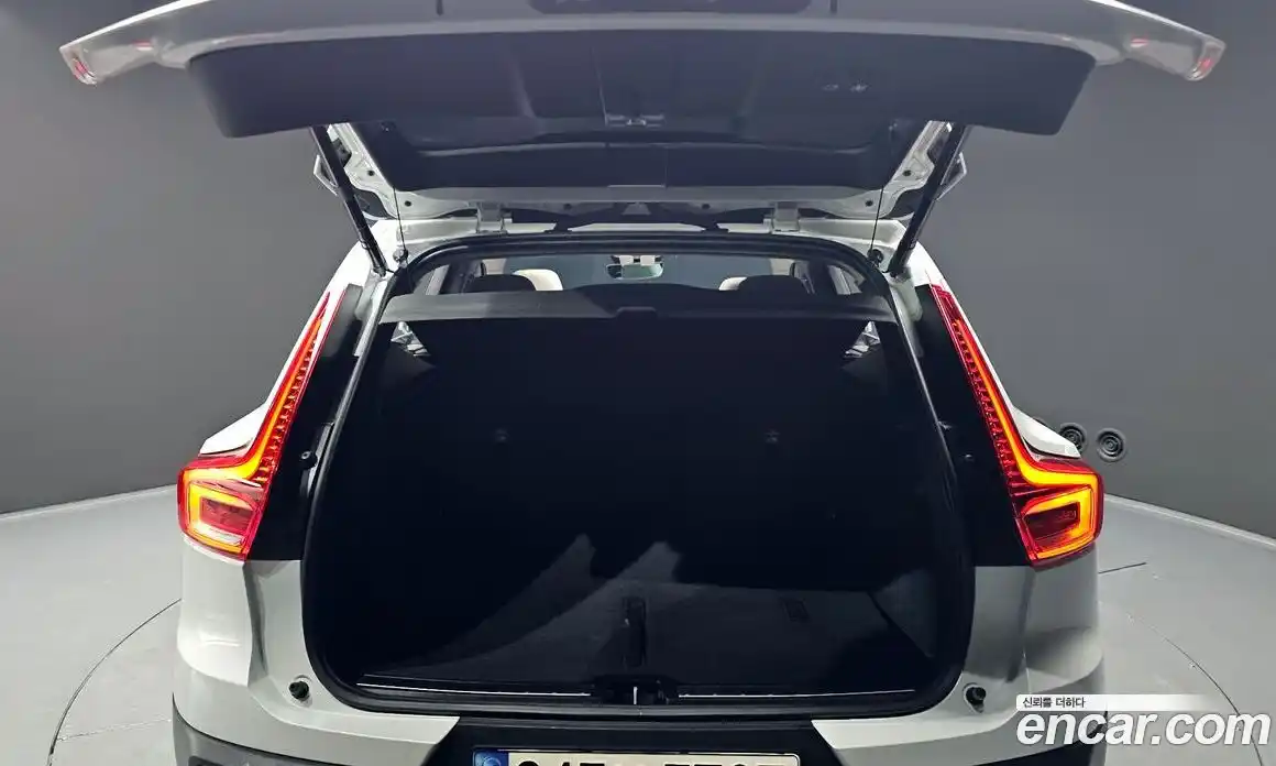 Volvo XC40 2024 2.0 Автомат в Москве № 164166, фото 16