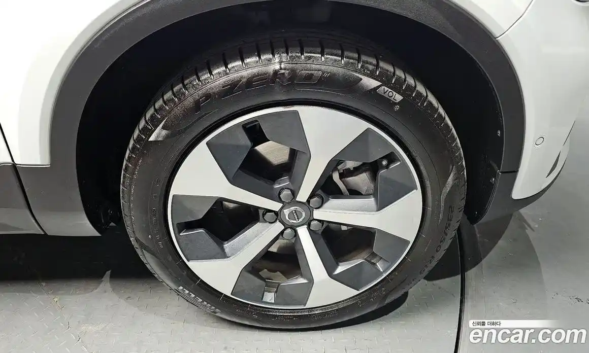 Volvo XC40 2024 2.0 Автомат в Москве № 164166, фото 17