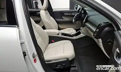 Volvo XC40 2024 2.0 Автомат в Москве № 164166, миниатюра 5
