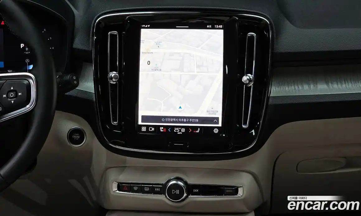 Volvo XC40 2024 2.0 Автомат в Москве № 164166, фото 7