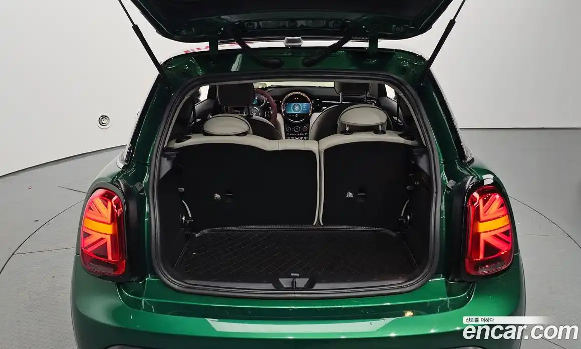 Mini Cooper 2023 2.0 Автомат в Москве № 166969, фото 16