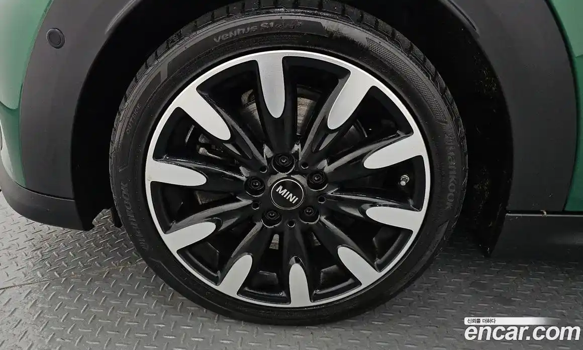 Mini Cooper 2023 2.0 Автомат в Москве № 166969, фото 18