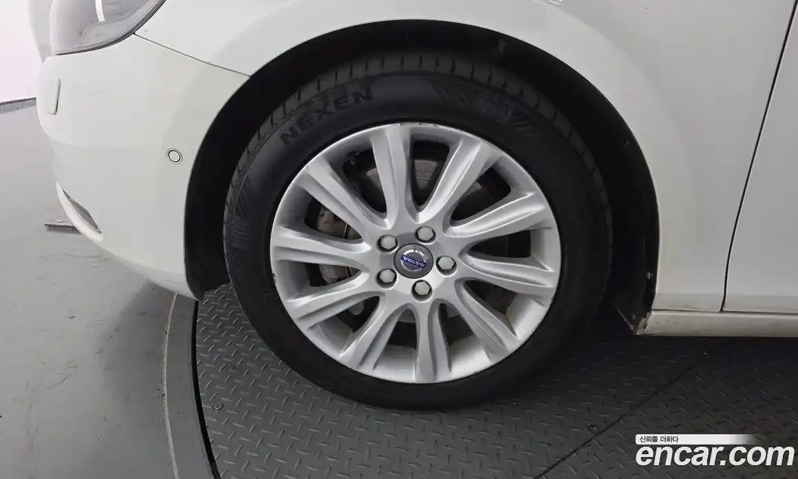 Volvo V40 2016 2.0 Автомат в Москве № 172359, фото 11