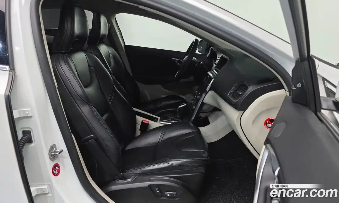 Volvo V40 2016 2.0 Автомат в Москве № 172359, фото 14