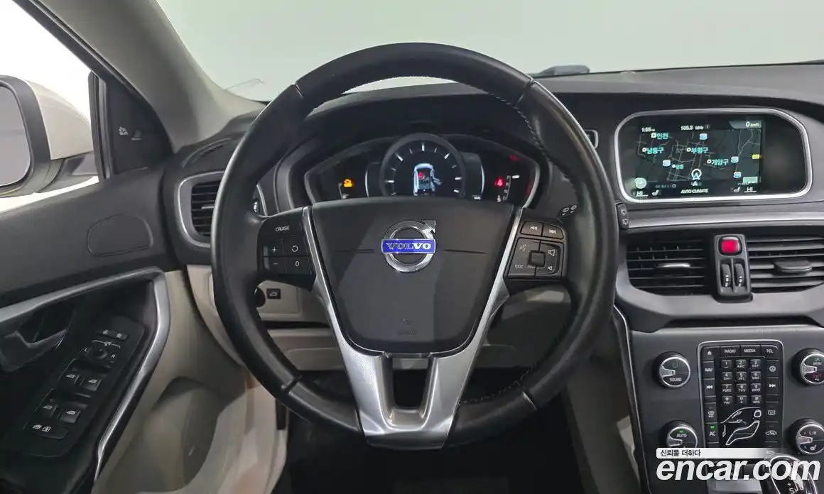 Volvo V40 2016 2.0 Автомат в Москве № 172359, фото 6